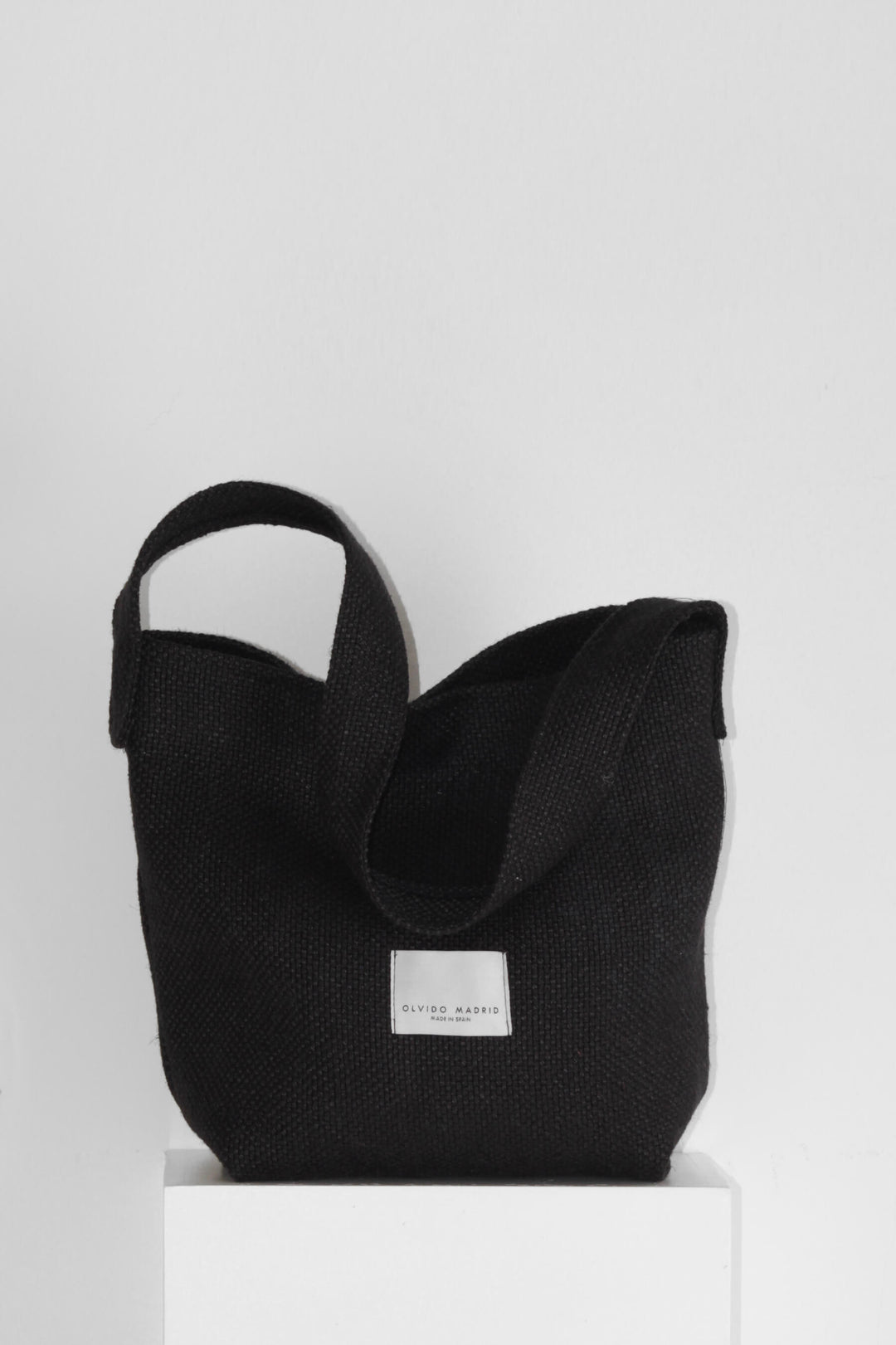 Shopper · Rafia Negro