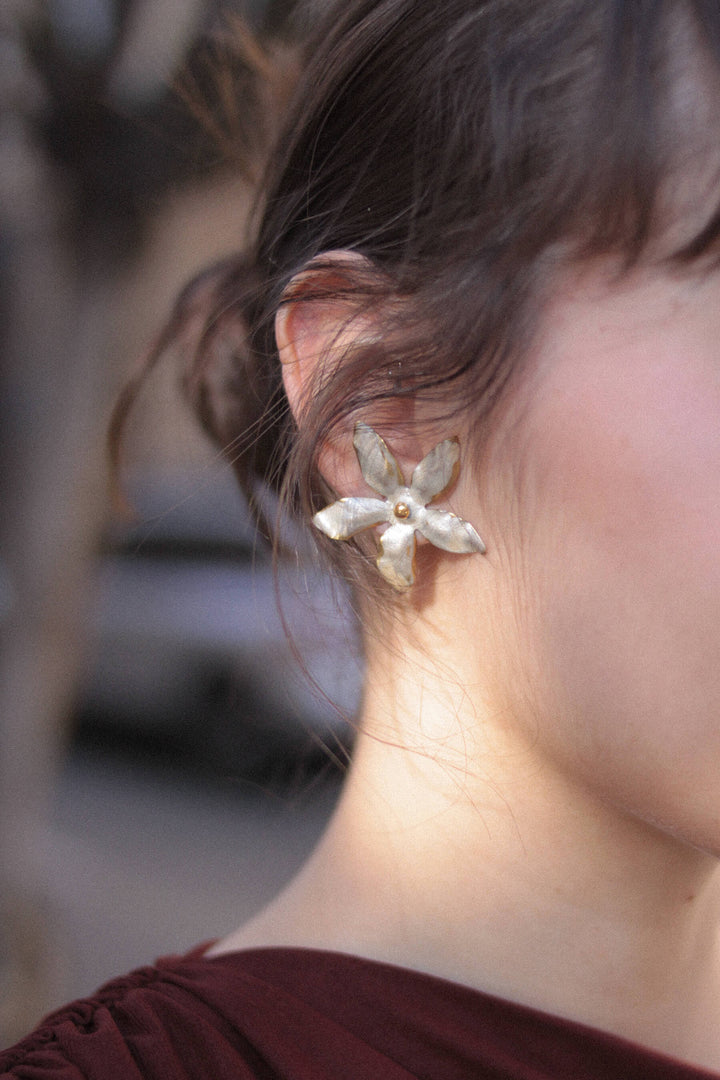 Pendientes Flor · esmalte Nácar
