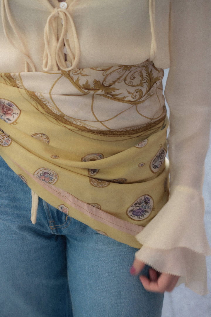 Pañuelo vintage · Amarillo y rosita