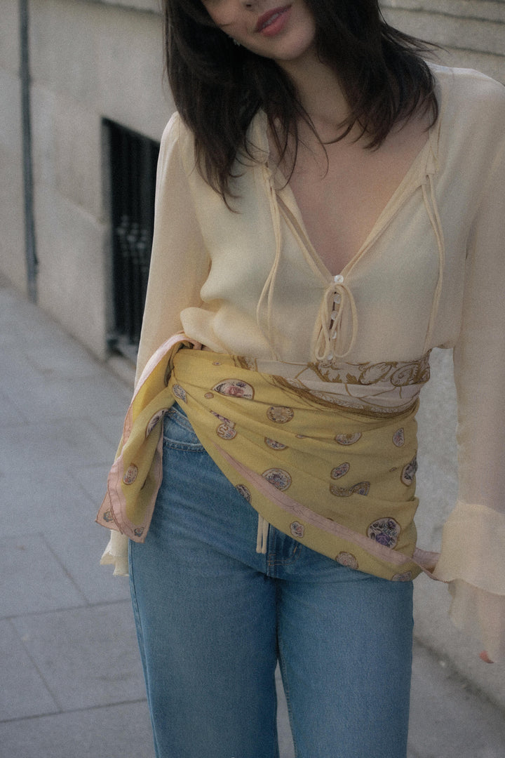 Pañuelo vintage · Amarillo y rosita