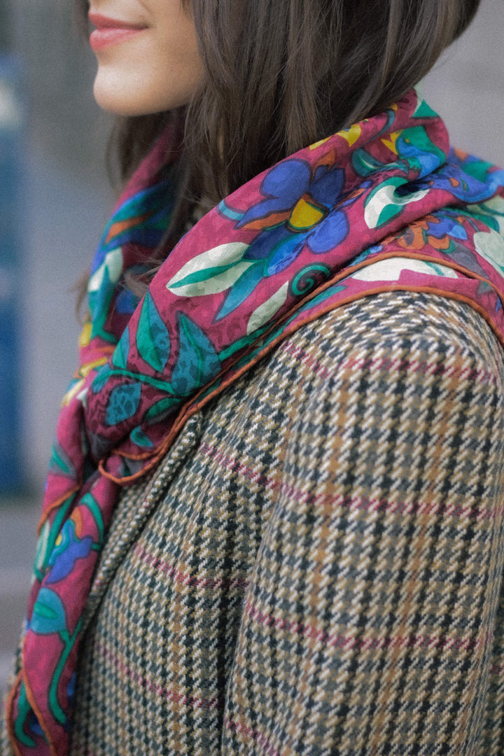 Pañuelo de seda · Flores granate