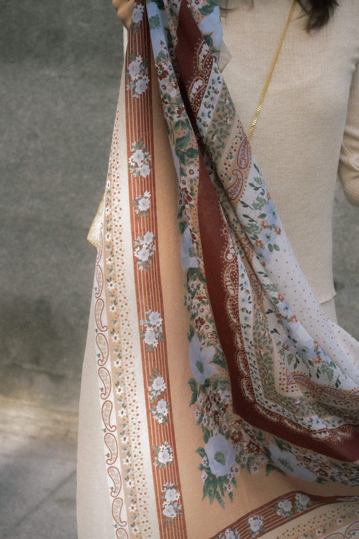 Pañuelo de gasa · Paisley & flores