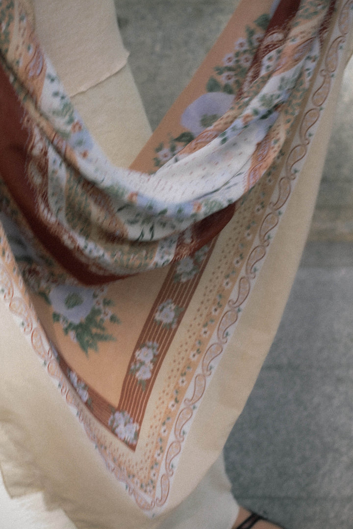 Pañuelo de gasa · Paisley & flores