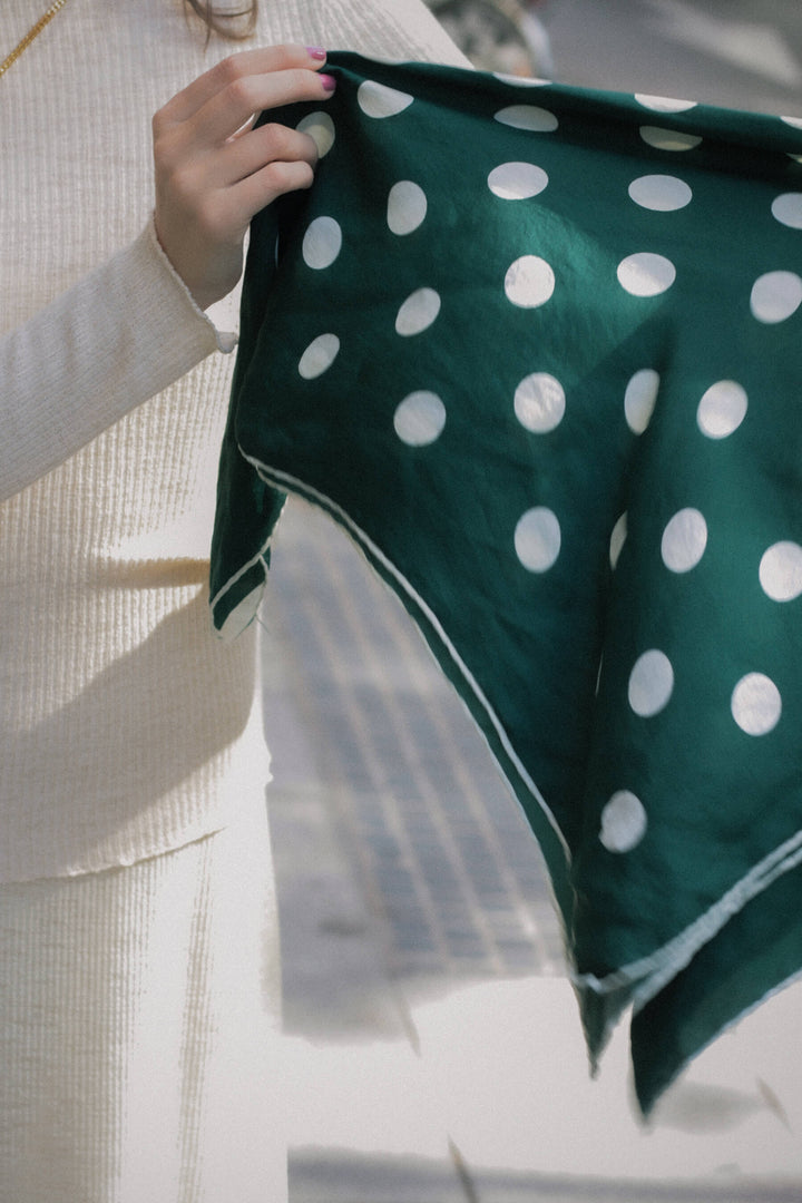 Pañuelo de seda · Lunares
