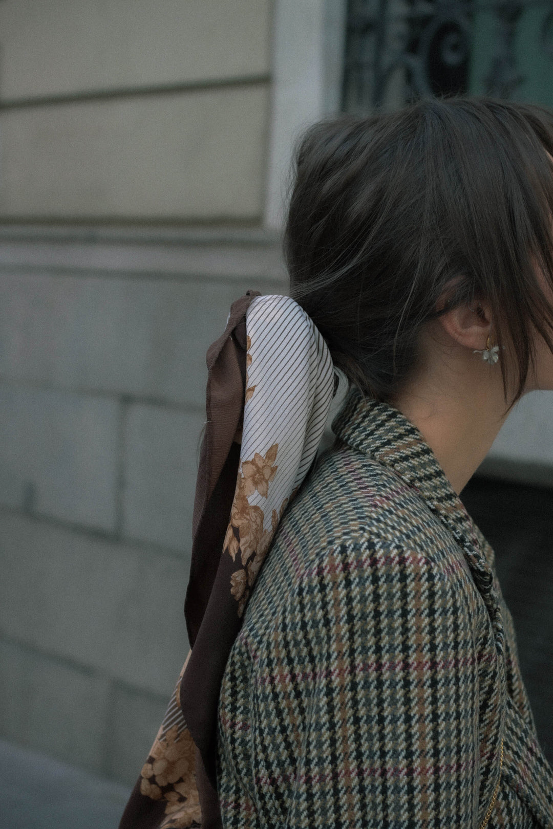 Pañuelo vintage · Chocolate & flores