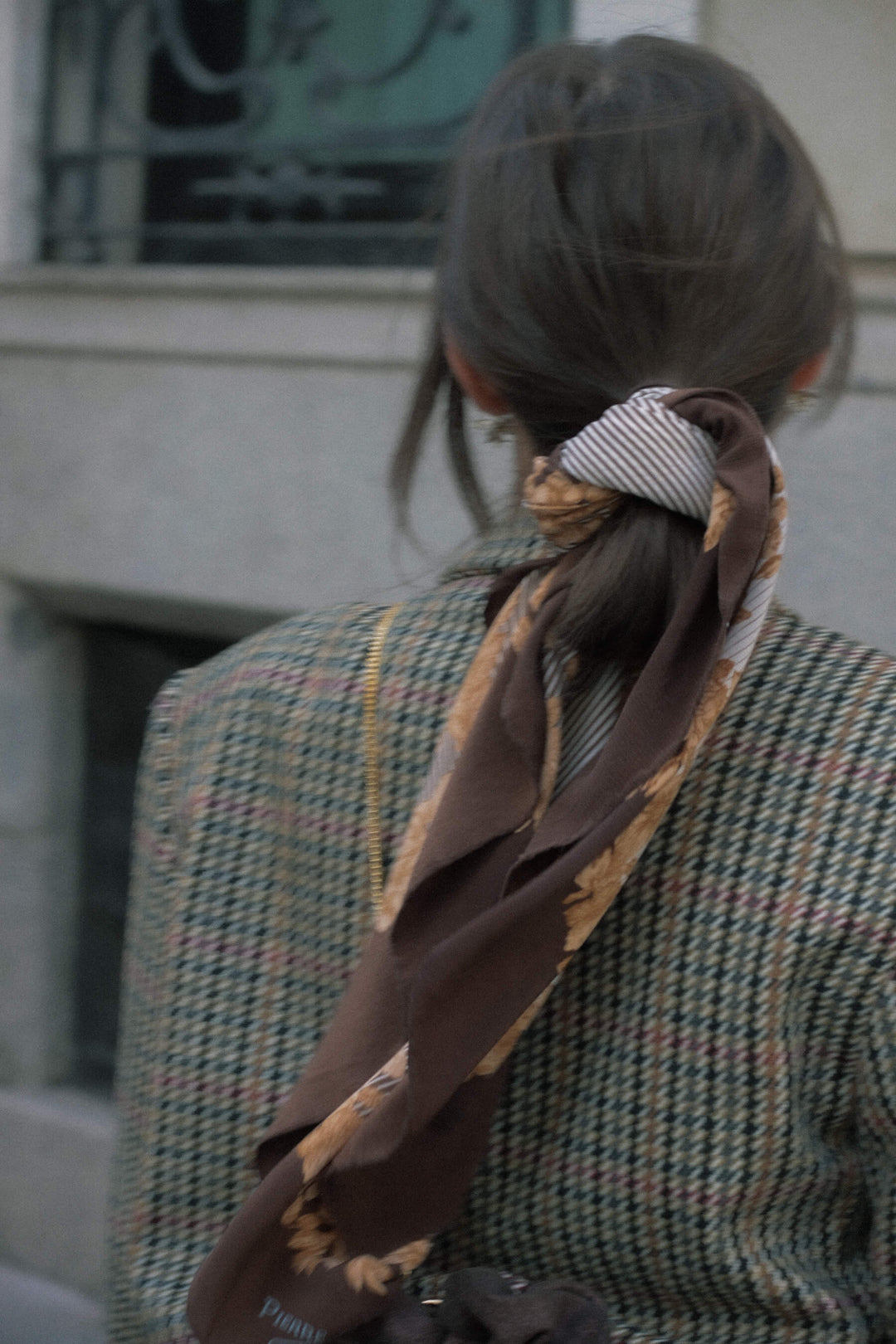 Pañuelo vintage · Chocolate & flores