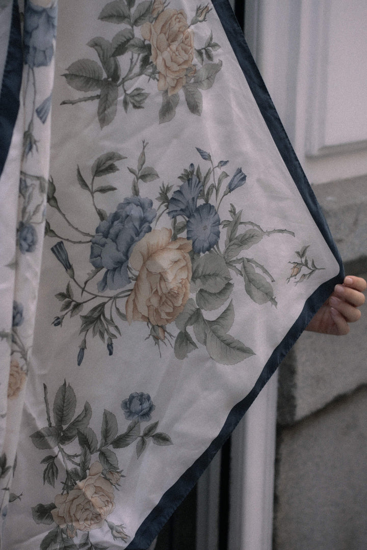 Pañuelo de seda · Rosas