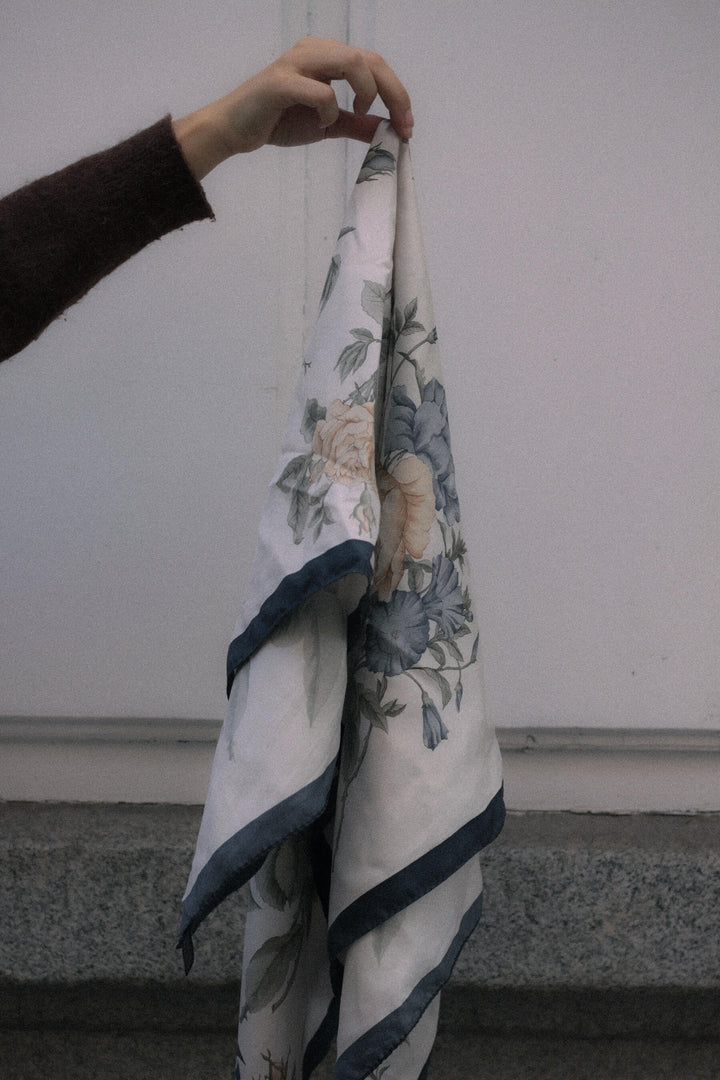 Pañuelo de seda · Rosas