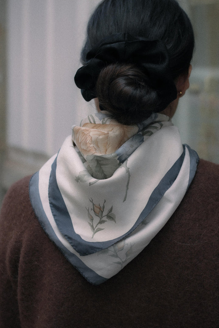 Pañuelo de seda · Rosas