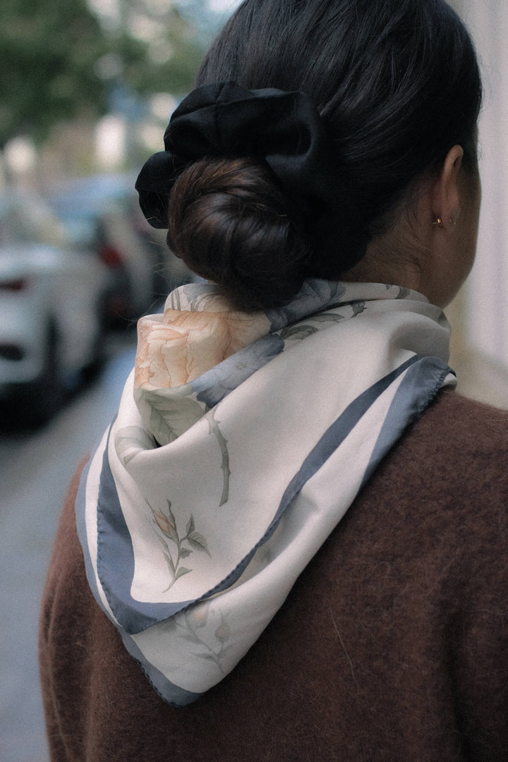 Pañuelo de seda · Rosas