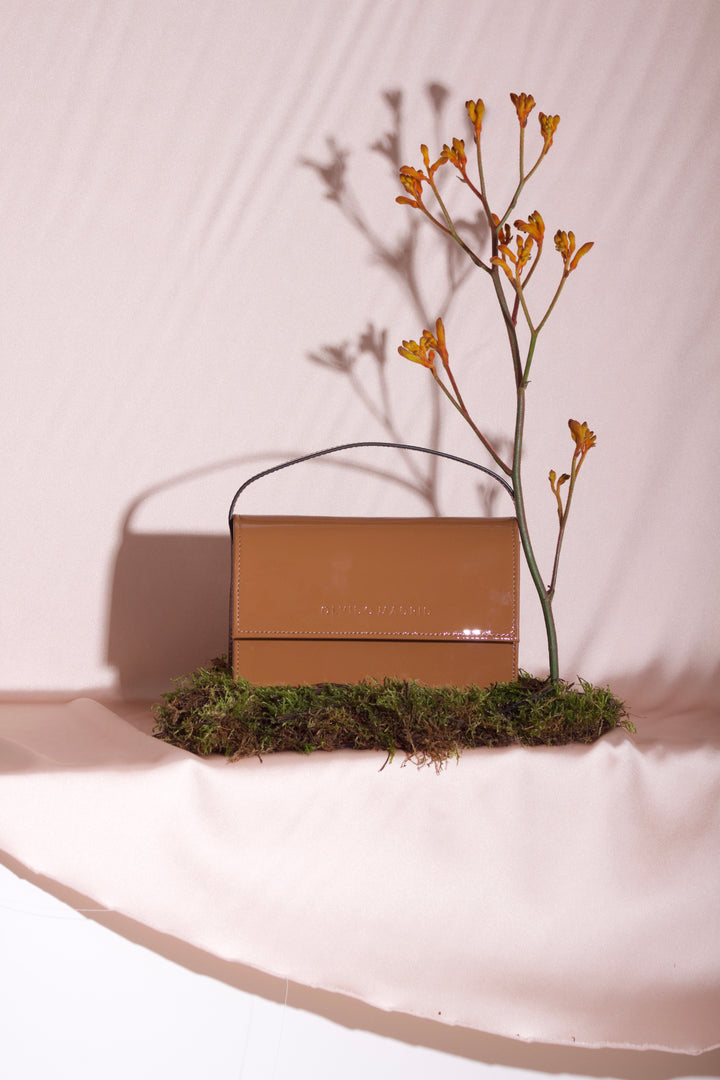 Bolso Celia · Charol Caramelo
