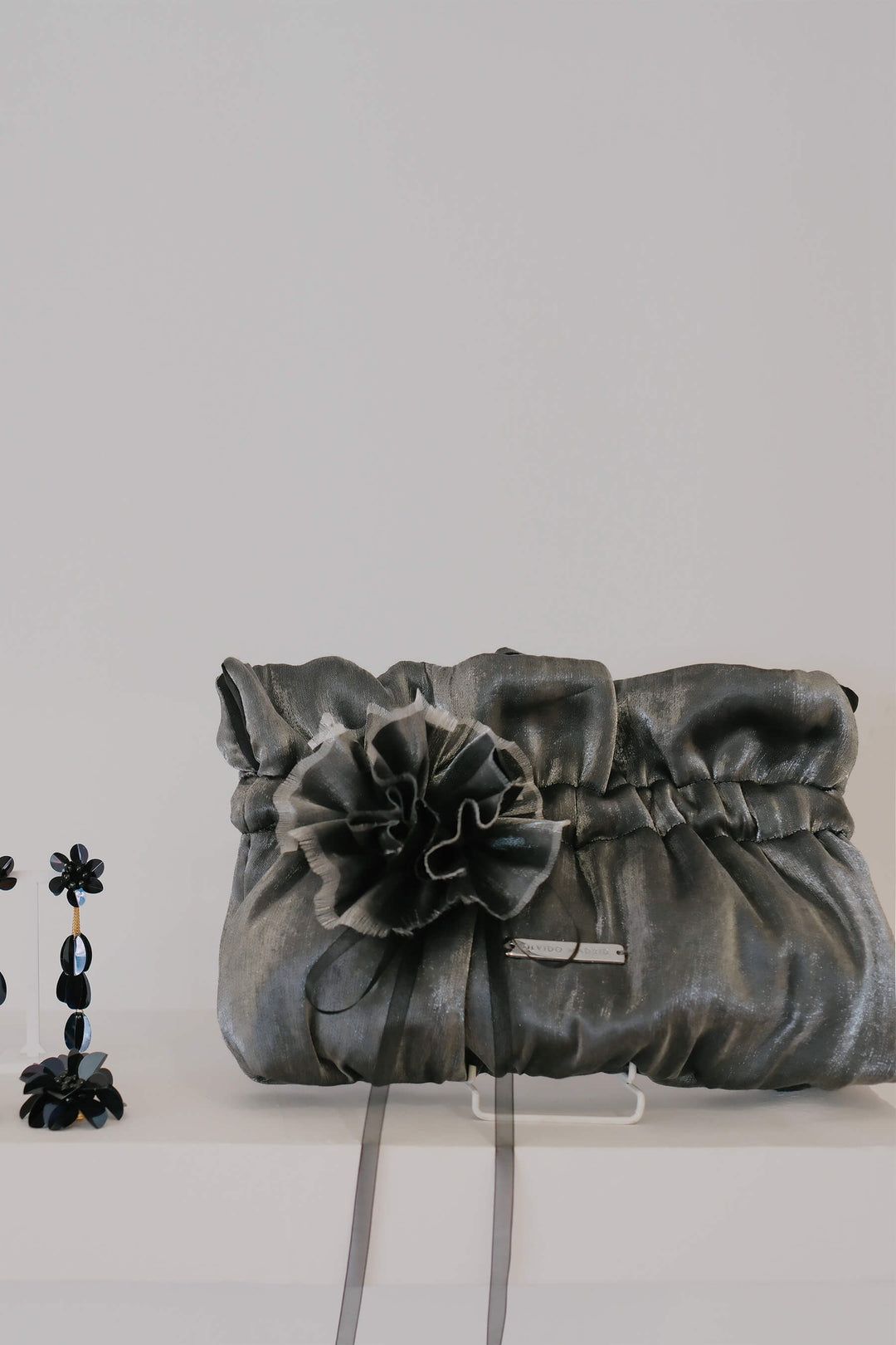 Bolso Valentina con Flor · Plata