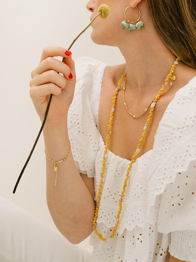 Collar conchas amarillas